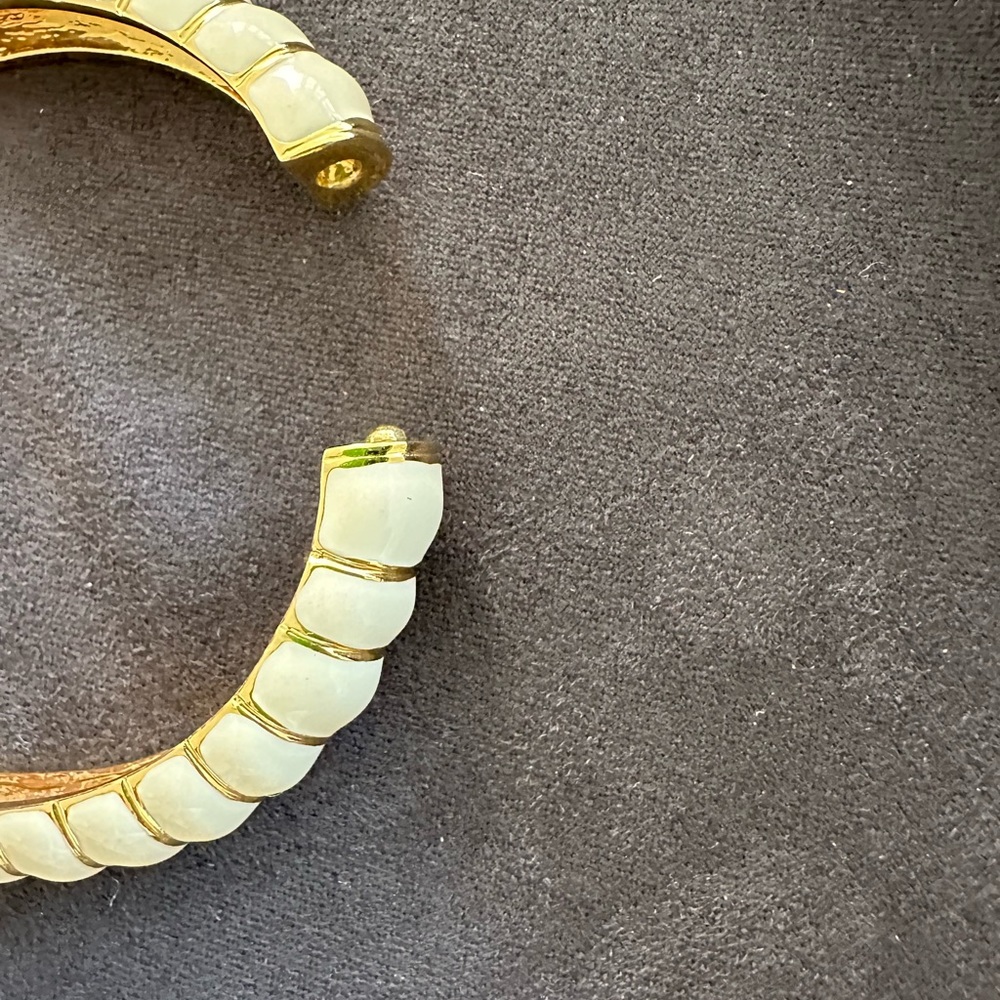 Kenneth Jay Lane Bangle Bracelet - Picture 6 of 6